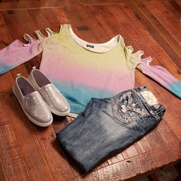 VENUS COLD SHOULDER SWEATSHIRT - Picture 1 of 1